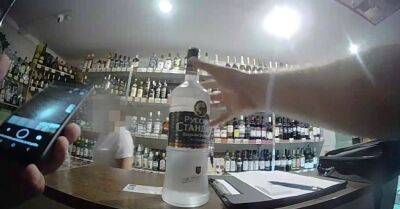 ФОТО.Полиция провела контрольные закупки в рижских кафе: где нашли нарушения