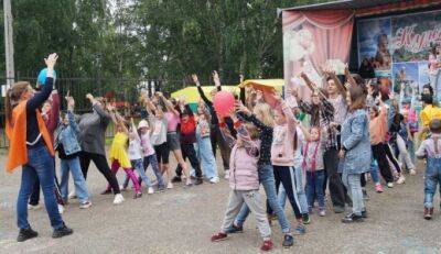 Всю неделю Небески в городском парке проходил конкурс детского самодеятельного творчества «Небо на ладони»