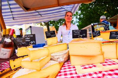 В центре Праги откроется французский продуктовый рынок