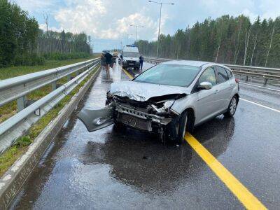 В Тверской области на мокрой трассе водитель легковушки устроил ДТП с пострадавшим