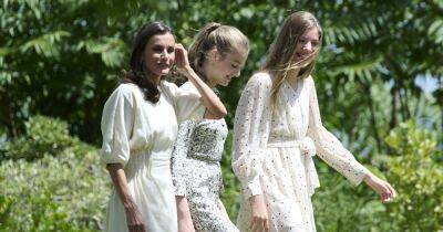 Королева Летиция с дочками показали идеальные образы для жаркого лета