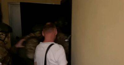 Сотрудники ФСБ задержали россиянина за донаты украинскому фонду "Повернись живим" (видео)