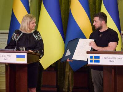 Премьер Швеции передала Зеленскому копию письма Карла ХII о признании независимым государством Запорожской Сечи
