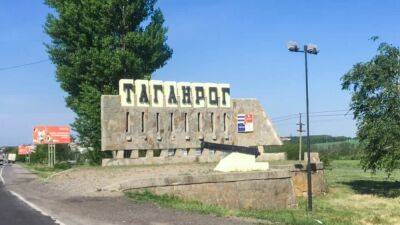 В Таганроге на жилой дом упал беспилотник. Дом полностью сгорел