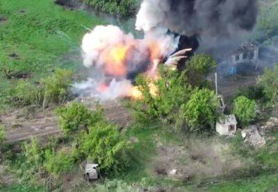 Снесли до основания: ВСУ нанесли удар по складу БК под Изюмом - адовое видео