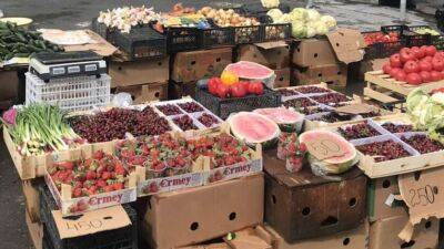 У уличных торговцев изъяли более полутоны овощей и фруктов