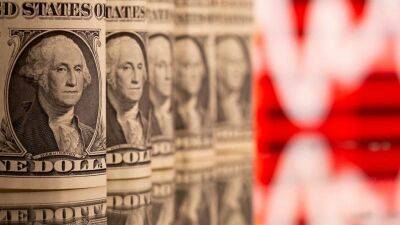 Международный валютный рынок: Доллар снижается к евро, растет к иене