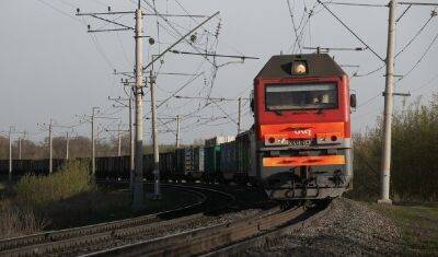 В Тюмени мужчина едва не погиб под поездом