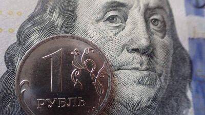 Аналитик связал рост курса доллара с увеличением спроса на валюту
