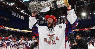 Ивана Федотова, игрока сборной РФ по хоккею не пустили в НХЛ и отправили на флот в Северодвинск