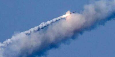 ПВО сбила три. Войска РФ запустили четыре ракеты с акватории Черного моря — командование Воздушных сил