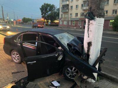 Врезавшийся в столб водитель легковушки в Твери был пьян