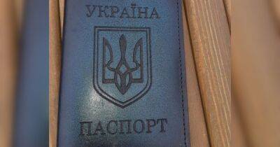 В РФ у инвалида выбивали признание в связях с "Азовом" за герб Украины на паспорте