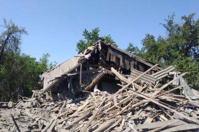 Ракетний удар по Торецьку: зруйновано 2 приватні будинки, під завалами шукають людей