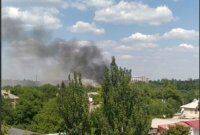 В Донецке опять взрывы: над городом огромный столб дыма