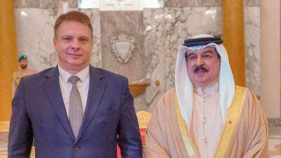 Посол Беларуси вручил верительные грамоты королю Бахрейна