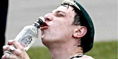 Оккупанты поручили бывшему тамаде бороться с повальным пьянством российских солдат в Украине