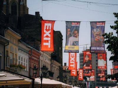 В сербском городе накануне Exit Festival появились многочисленные символы российской агрессии против Украины