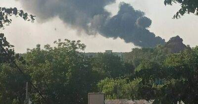 Донецк под ударом: в городе загорелась нефтебаза (фото, видео)