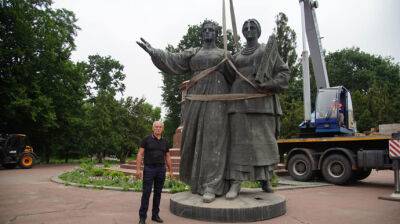 В Переяславе демонтировали памятник «воссоединения» с Россией