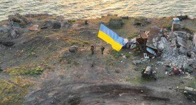 На острові Зміїний встановили прапор України: відео