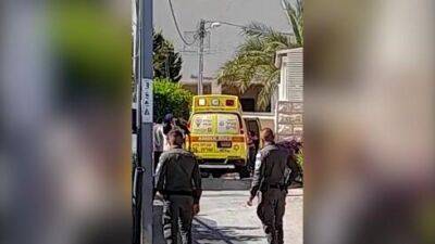 На севере Израиля мужчина изрезал жену и ранил ножом двух полицейских