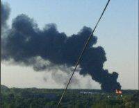 В Донецке снова пылает нефтебаза: город в густом черном дыму