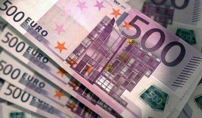 СМИ сообщают: за хранение валюты в Сбербанке платить не придется