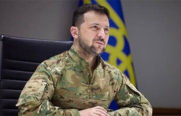 Зеленский о флаге Украины на Змеином: Пусть видят, что наше государство не сломать