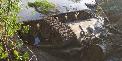 В Черниговской области со дна реки достали два танка с оккупантами внутри