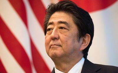 В Японии произошло нападение на экс-премьера Синдзо Абэ. В политика выстрелили во время его выступления в городе Нара