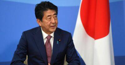 Два выстрела в спину: на экс-премьера Японии Синдзо Абэ совершили нападение (фото, видео)