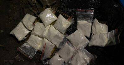 Полиция изъяла во время обыска метамфетамин и таблетки MDMA