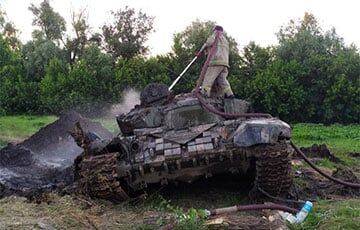 В Менском районе из реки вытащили два российских танка с затонувшими экипажами