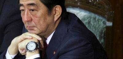 Колишній прем'єр Японії Сіндзо Абе помер після скоєного на нього замаху