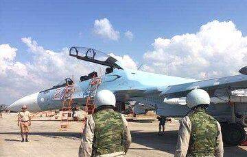 В белорусские Барановичи прибыла новая группа военных в форме летчиков РФ
