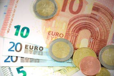 Курс евро впервые за 20 лет упал ниже $1,01