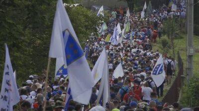 Тысячи людей прошли маршем в Боснии в память о резне в Сребренице - unn.com.ua - Украина - Киев - Сербия - Босния и Герцеговина