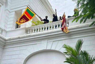 На Шрі-Ланці після довгого хаосу взято штурмом президентський палац (ВІДЕО)