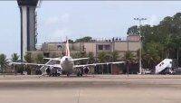 Президент Шри-Ланки пытается бежать из страны на самолете