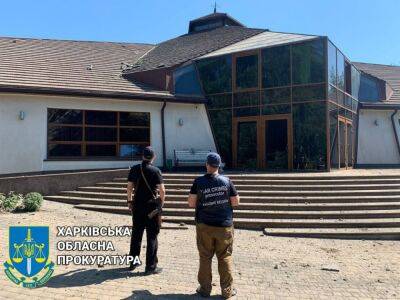 Российские оккупанты обстреляли Подворки: загорелся лес, поврежден ресторанный комплекс (фото)