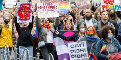 Зеленского просят легализовать однополые браки. Петиция собрала необходимые 25 тысяч подписей
