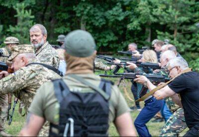 Хочемо миру, тому мілітаризуємось: у Києві почали проводити військові навчання для цивільних