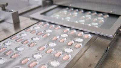 Больничные кассы предупреждают: скоро в аптеках не останется лекарства от коронавируса