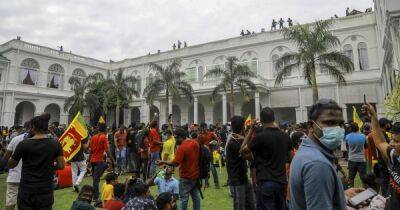 Протестующие подожгли дом премьер-министра Шри-Ланки (видео)