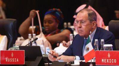 Лавров досрочно покидает саммит G20 на Бали. Главы МИДов «семерки» отказались с ним фотографироваться