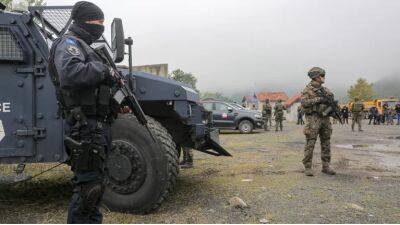Сирены, баррикады и угрозы. Что происходит на границе Сербии и Косово