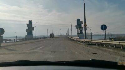 Вдоль Антоновского моста установили "пирамидки": войска рф боятся новых ударов ВСУ, фото