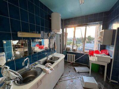 Ракети окупантів потрапили до лікарні у Миколаєві: у мережі з'явилися кадри зруйнованої будівлі