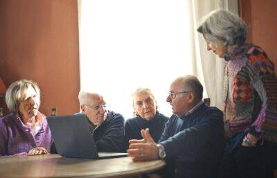 Пожилым россиянам предлагают платить 13-ю пенсию к Новому году